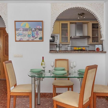 Beachfront, Two Bed- & Bathrooms, Private Parking Фуeнхирола Екстериор снимка