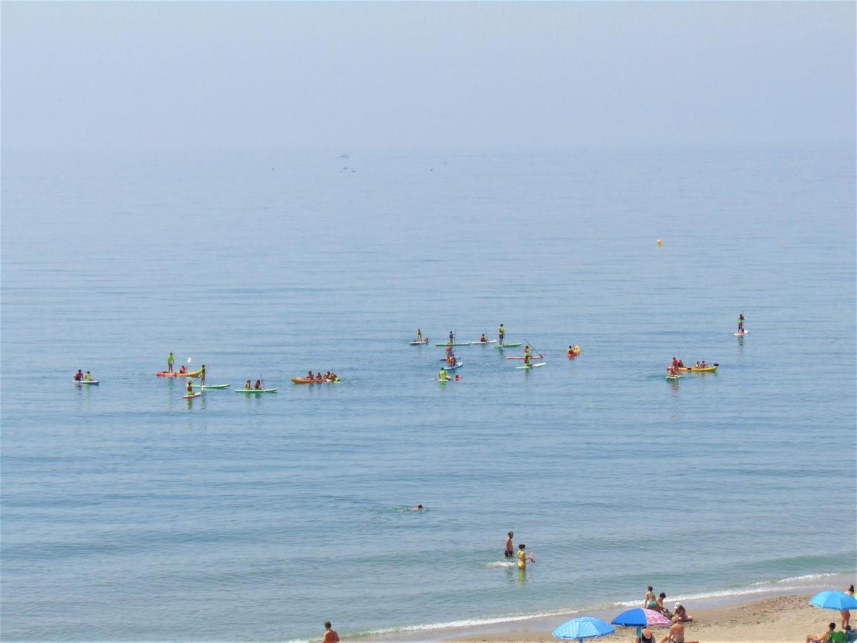 Beachfront, Two Bed- & Bathrooms, Private Parking Фуeнхирола Екстериор снимка