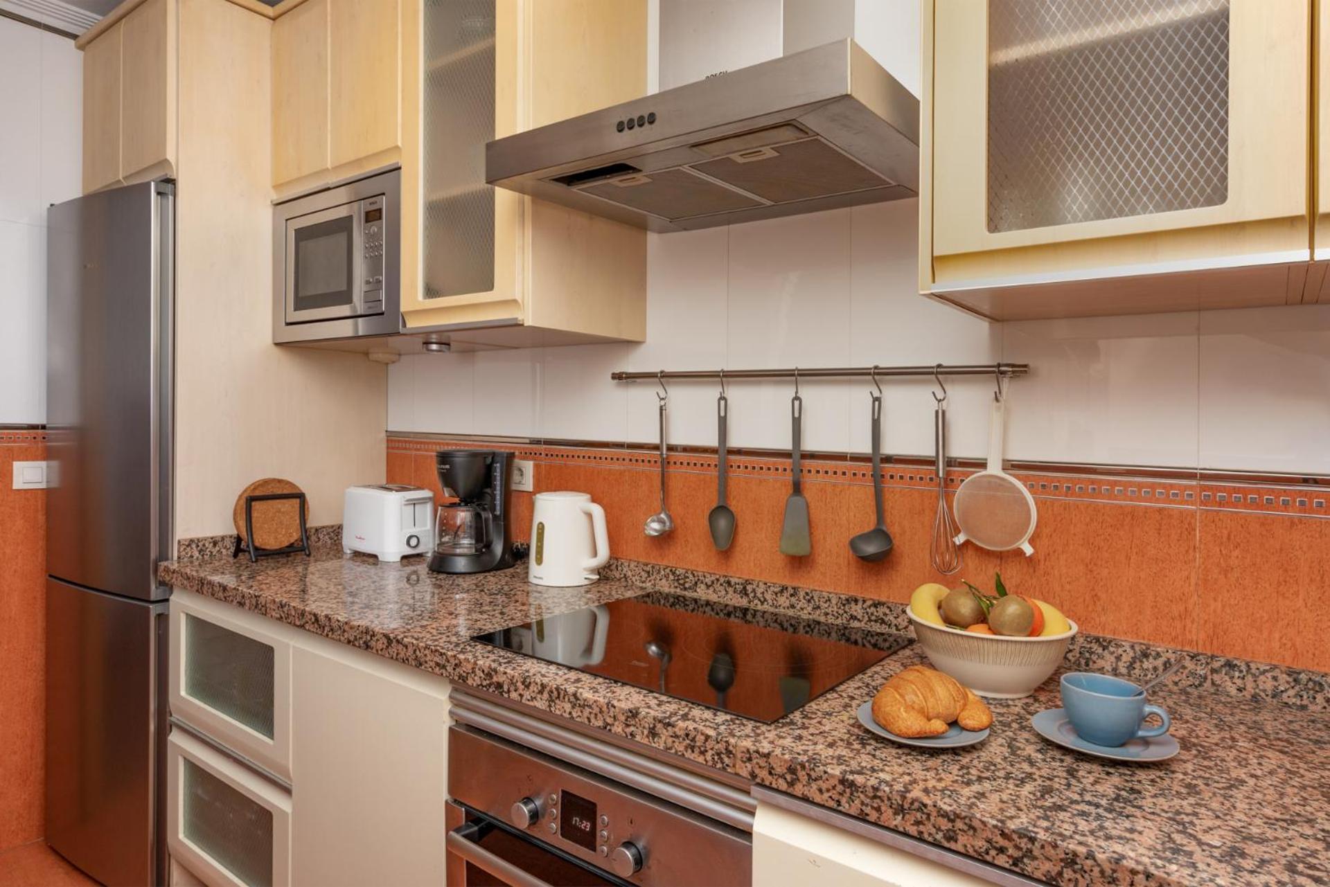 Beachfront, Two Bed- & Bathrooms, Private Parking Фуeнхирола Екстериор снимка