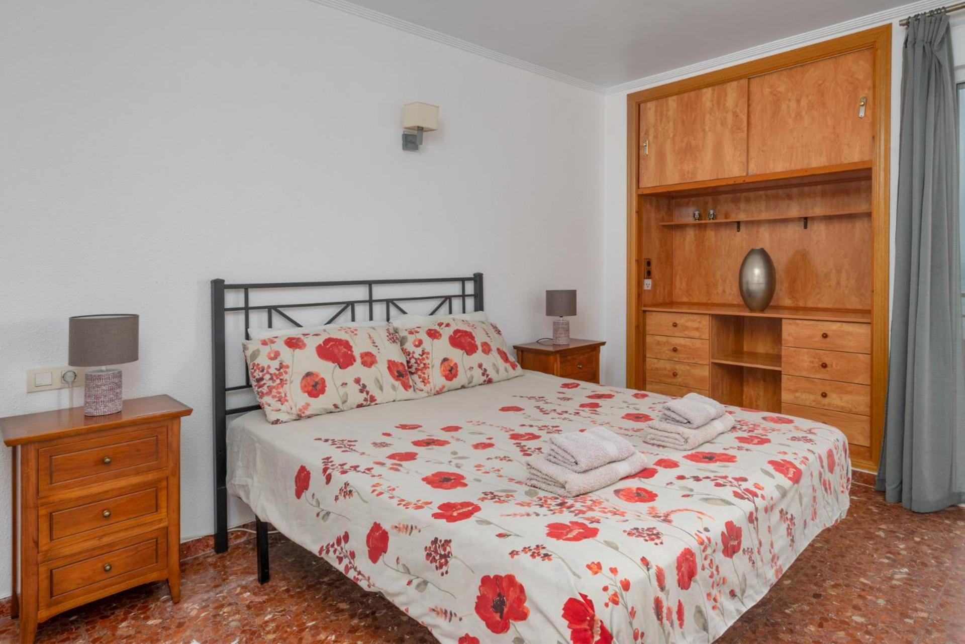 Beachfront, Two Bed- & Bathrooms, Private Parking Фуeнхирола Екстериор снимка