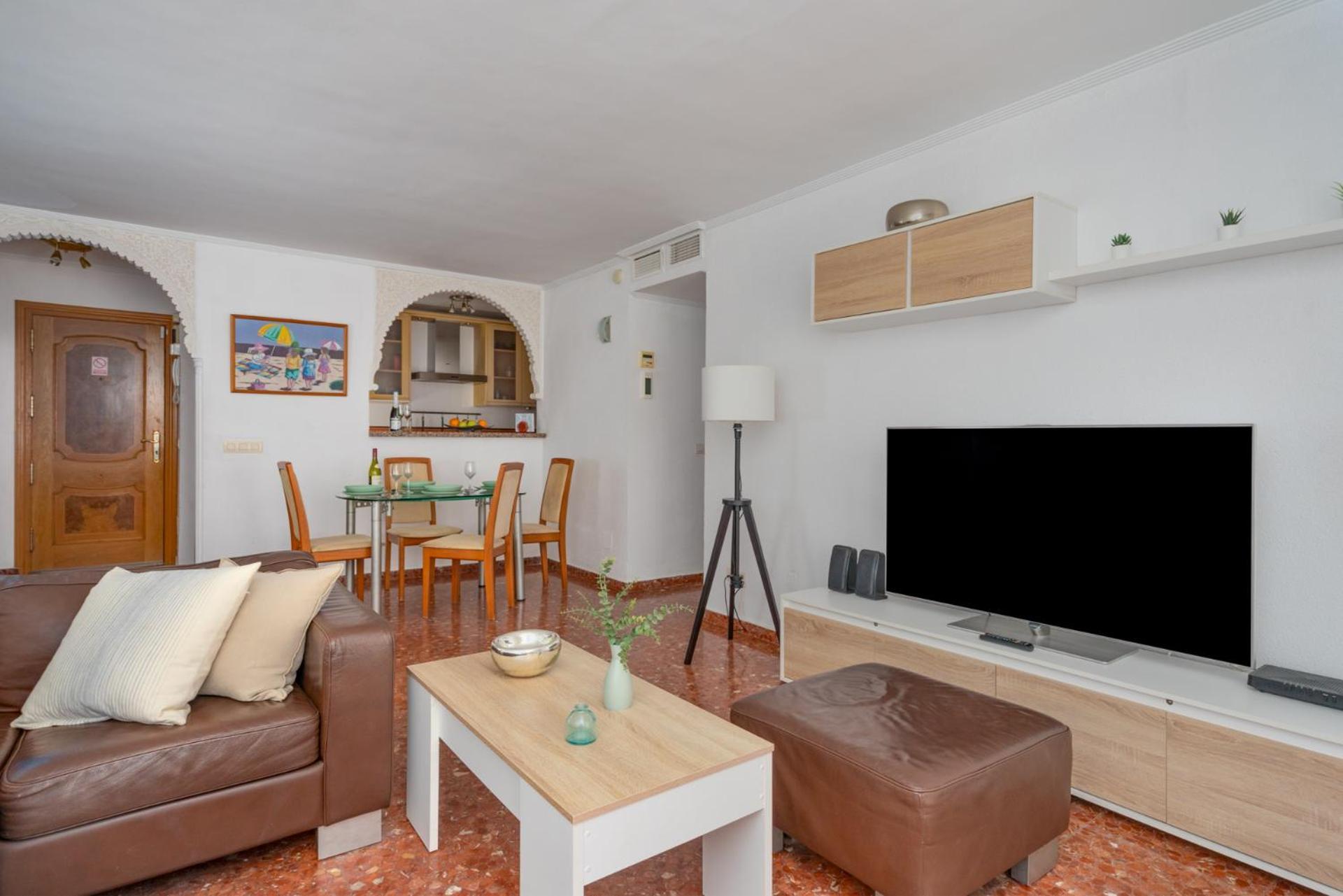 Beachfront, Two Bed- & Bathrooms, Private Parking Фуeнхирола Екстериор снимка
